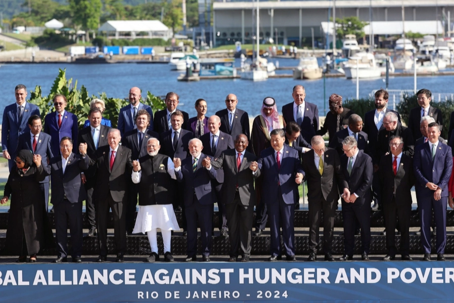 G20'de aile fotoğrafında el ele poz